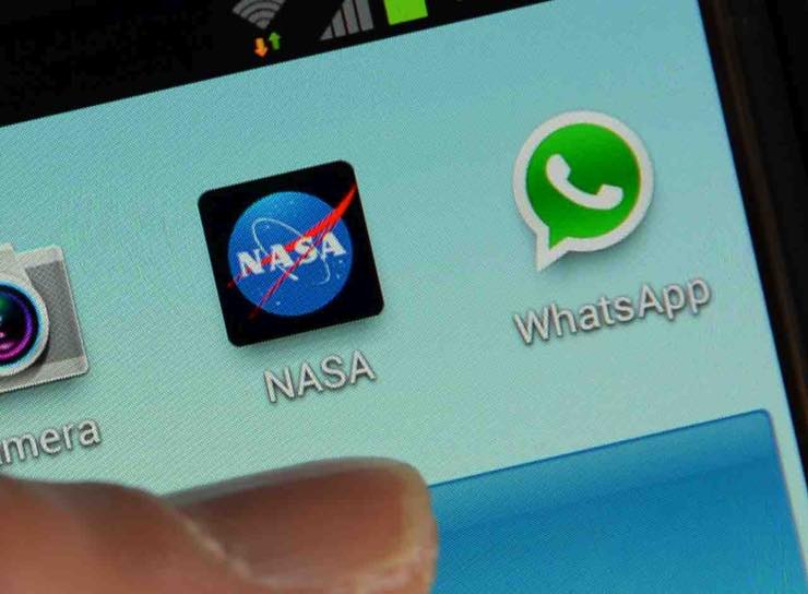 WhatsApp richiedere assistenza chat