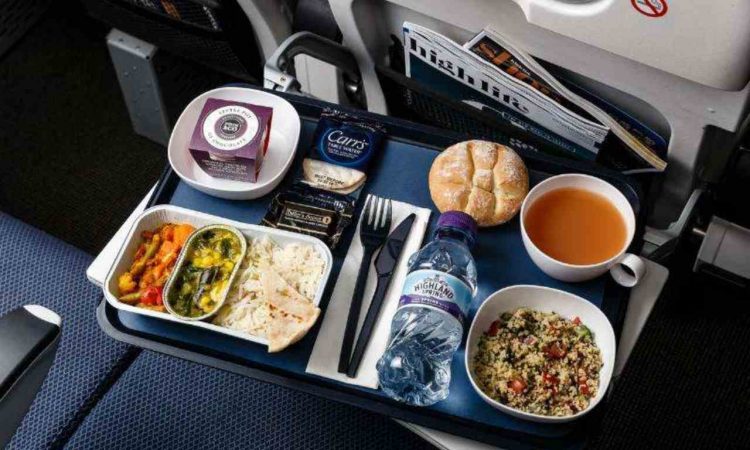 Mangia durante un volo