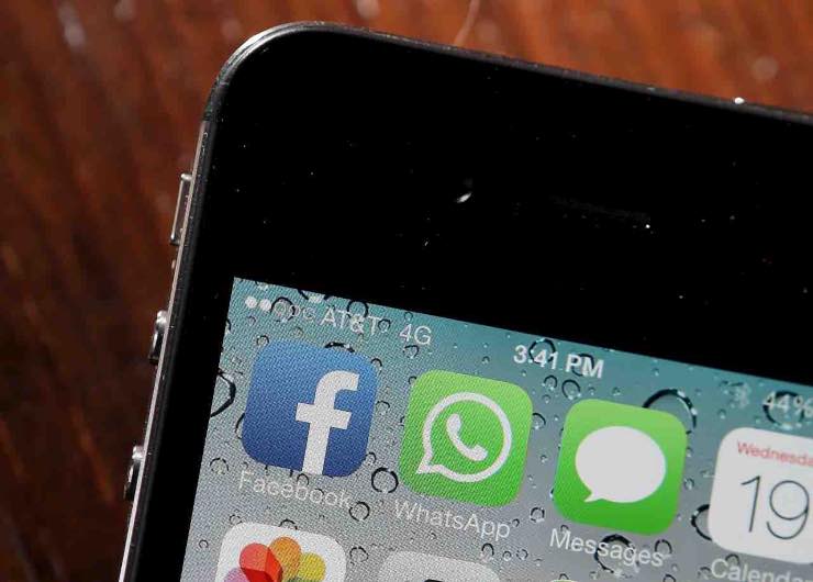 WhatsApp bloccato chat eliminate messaggi virus
