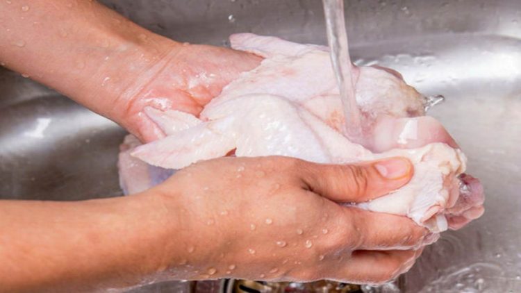 Lavaggio del pollo (foto dal web)