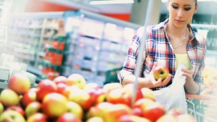 Frutta e verdura al supermercato( foto dal wb)