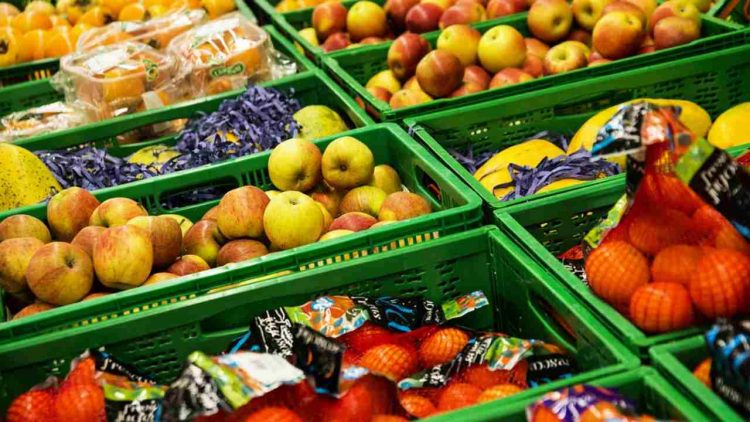 Frutta e verdura al supermercato( foto dal web)