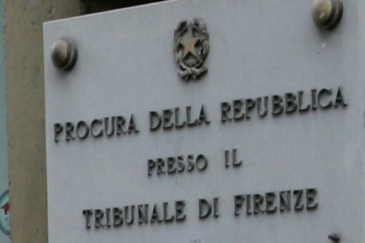 Omicidio Firenze donna tunisina morta hotel indagato uomo italiano