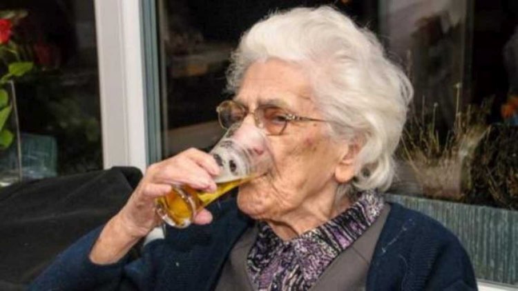 Donna 97 anni beve 22 birre al giorno Belgio