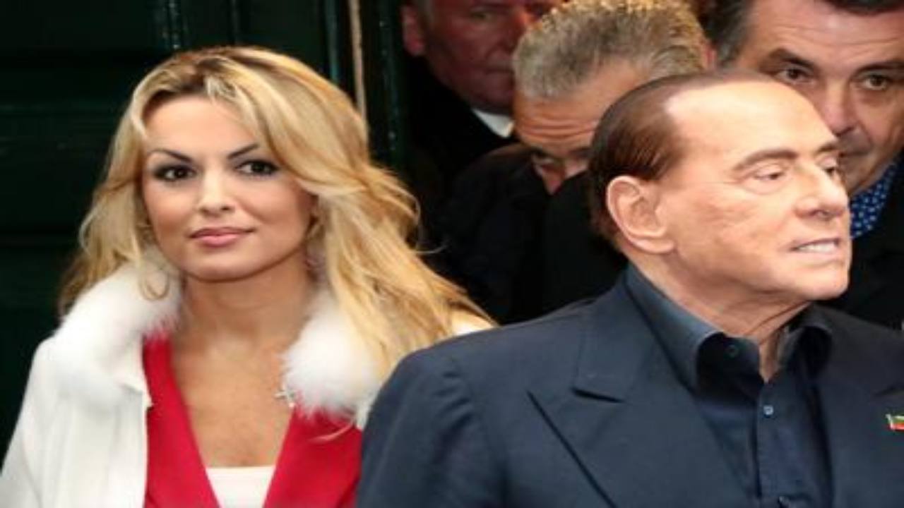 Silvio Berlusconi, ecco svelato chi è la sua nuova compagna Silvio Berlusconi, ecco svelato chi è la sua nuova compagna