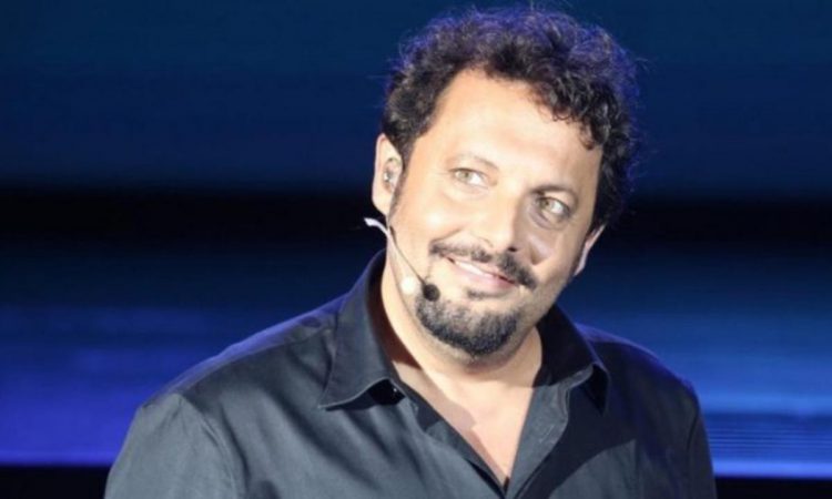 Enrico Brignano Biografia Carriera E Vita Privata Del Comico Compre vinil, cds e muito mais denello amato no mercado discogs. enrico brignano biografia carriera e