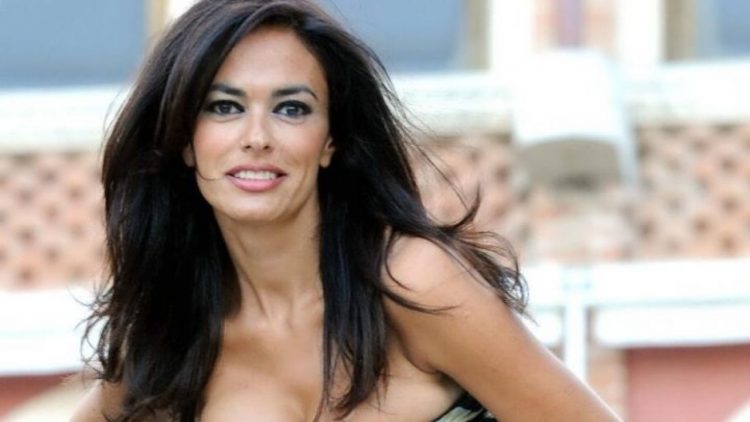 Mariagrazia Cucinotta lato a 