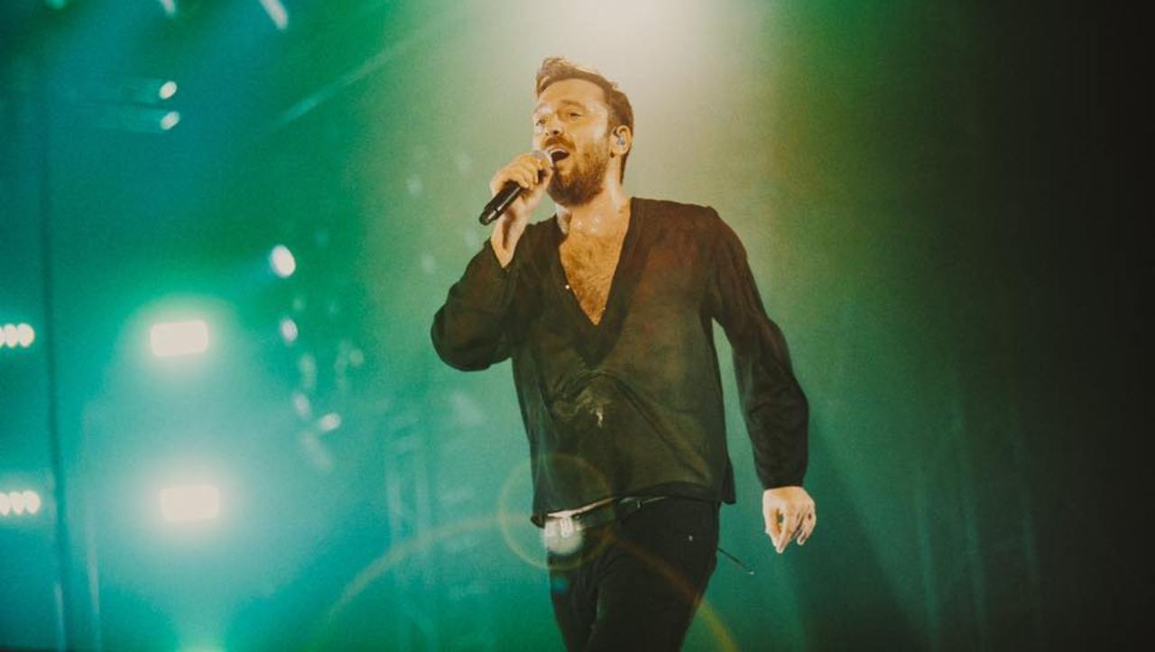 Cesare Cremonini, tour bloccato e fan delusi, resta sereno