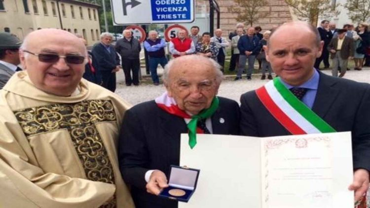 Aldo Tognana insieme con il sindaco Conte (Foto dal web)