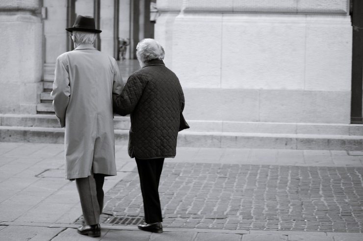 old people (Pixabay)