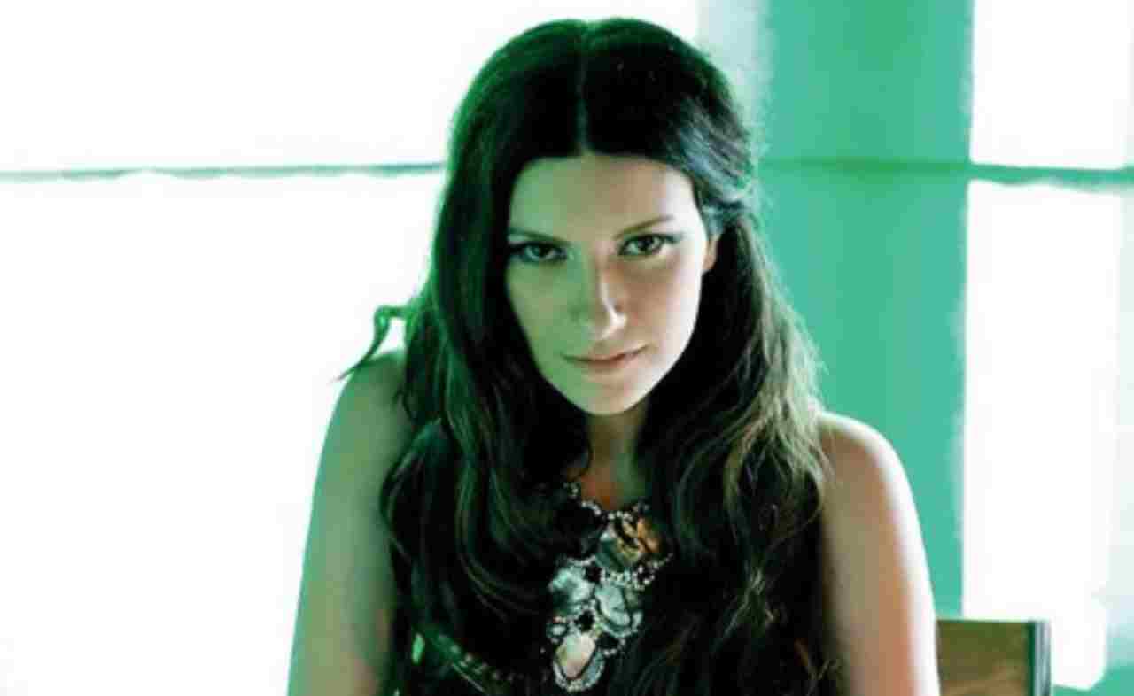 Matrimonio Laura Pausini: perché ha scelto la fede nera