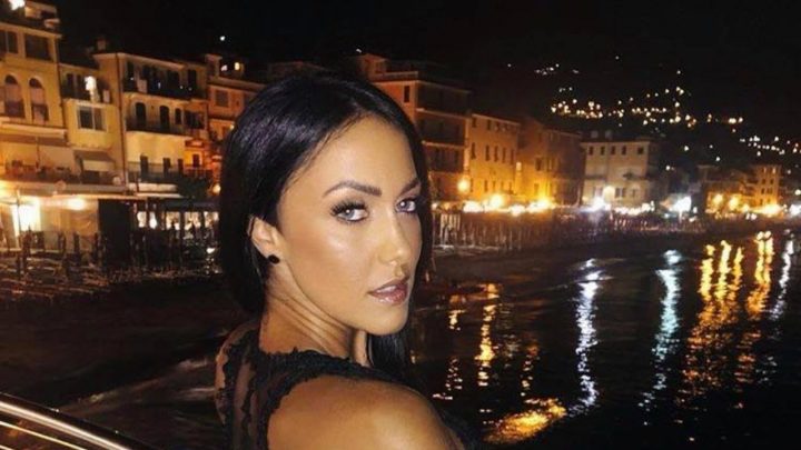Federica Pacela, felicità in bikini: ma ad esultare sono i fan - FOTO