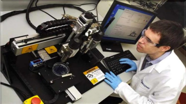 Ricercatore tecnica bioprinting (foto dal web)