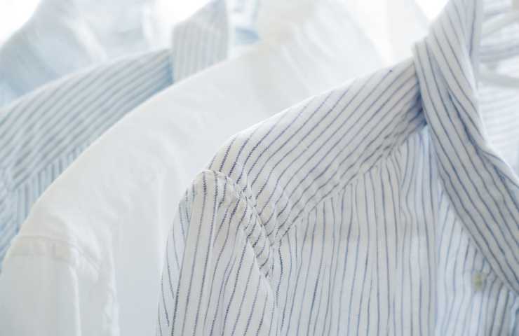 Rimuovere macchie dal colletto della camicia
