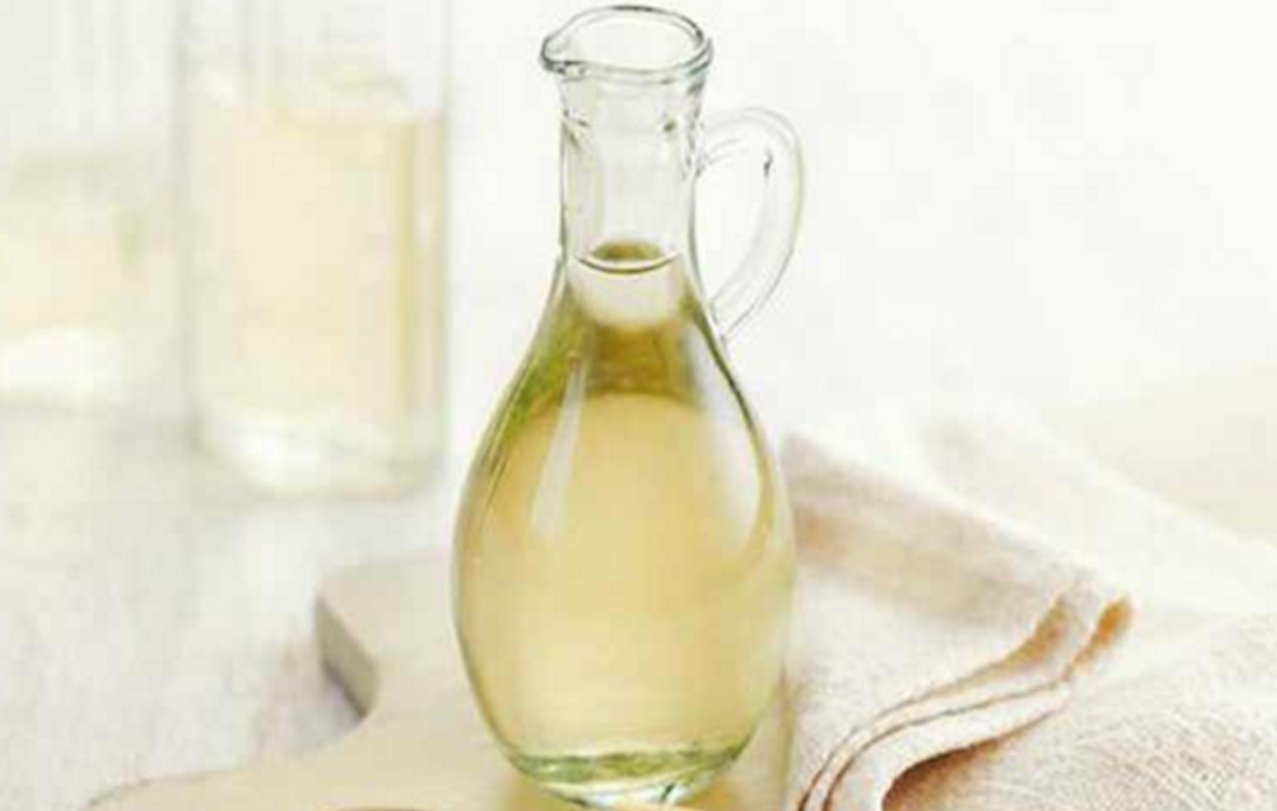 Aceto Bianco. Sapevi di poterlo usare in questo modo? Incredibile aiuto Aceto Bianco. Sapevi di poterlo usare in questo modo? Incredibile aiuto