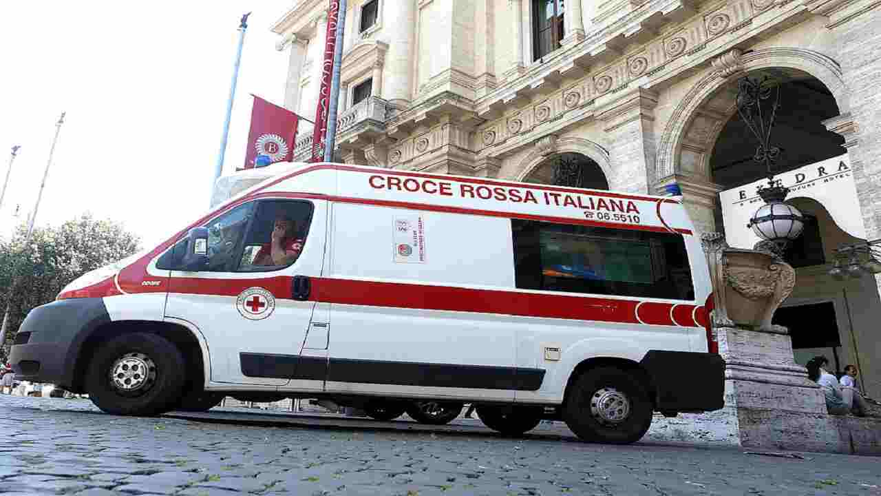 Roma incidente moto donna