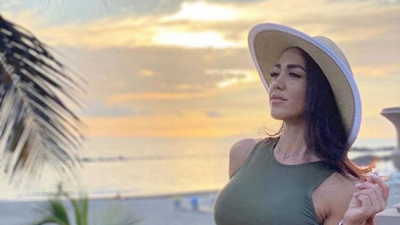 Federica Pacela perizoma stratosferico e fondoschiena da infarto: unica