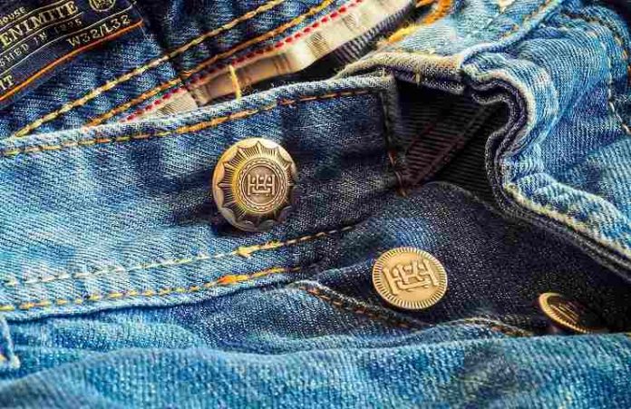 Refashion: metodi per dare una nuova vita a vecchi jeans