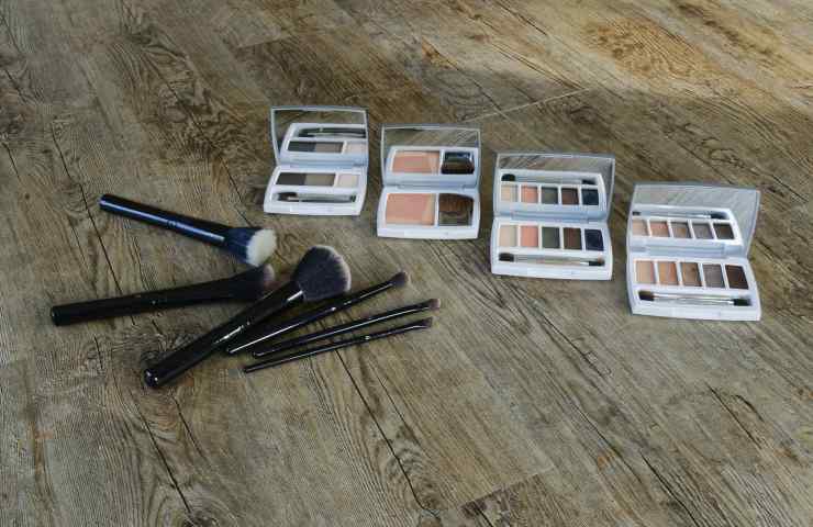 Pulizia accessori make-up 