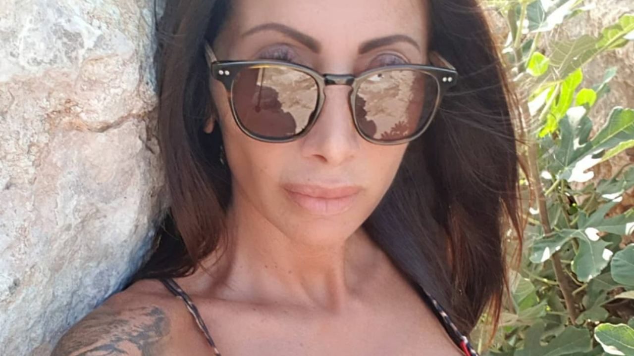Amelia Fiore In bikini, lato A e B da sogno | Fan senza parole - FOTO