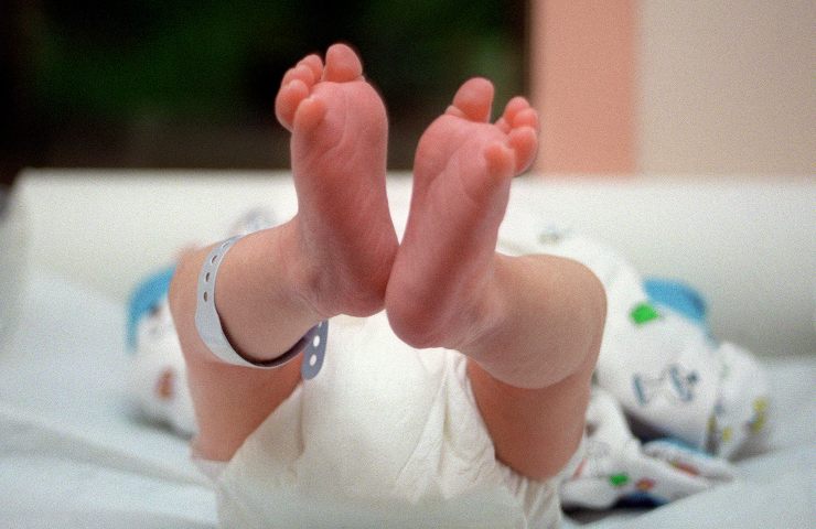 Una ragazza di 28 anni positiva al coronavirus, ha partorito un bambino con gli anticorpi. Il fatto è accaduto in Bulgari. 