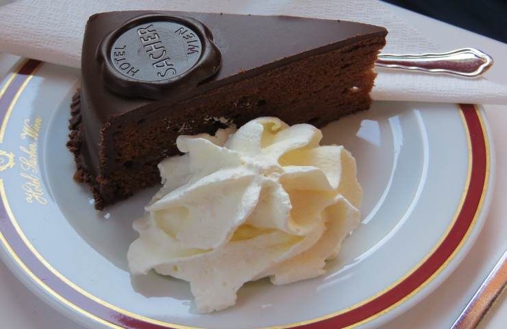 Torta Sacher, com'è nato il dolce austriaco più amato al mondo