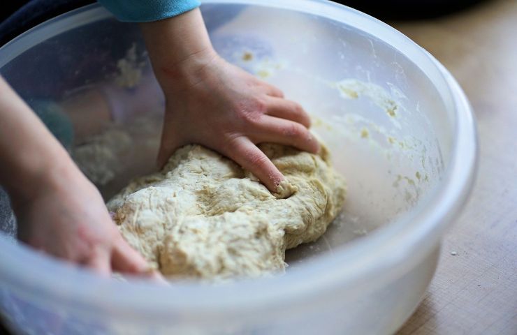 Pizza fatta in casa: tutto quello che devi evitare quando prepari l’impasto