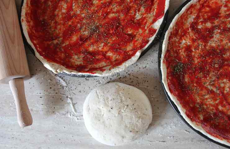 Pizza fatta in casa: tutto quello che devi evitare quando prepari l’impasto
