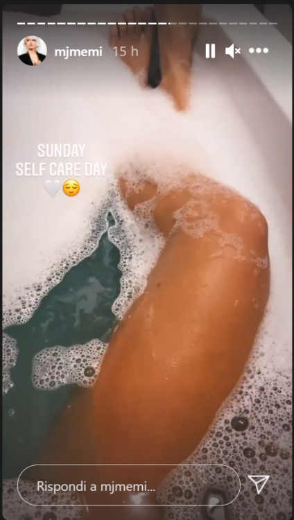 Mercedesz Henger si presenta nuda in vasca da bagno, pazzesca – FOTO