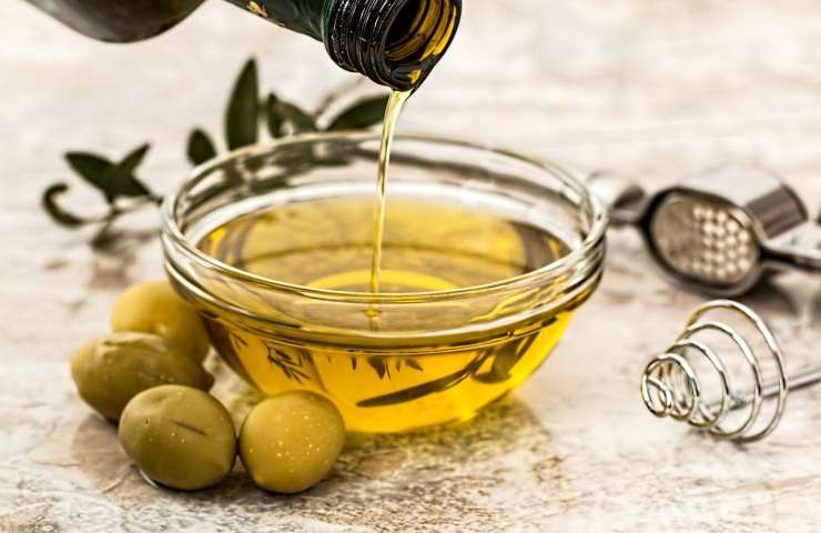 Bere olio d'oliva tutti i giorni: ecco perché fa bene alla nostra salute