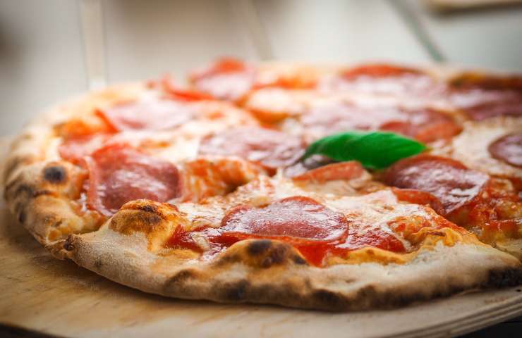 Pizza fatta in casa: tutto quello che devi evitare quando prepari l’impasto