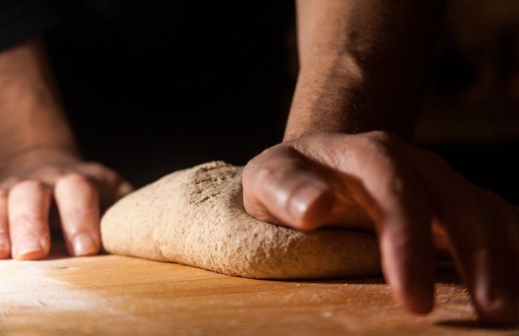 Pizza fatta in casa: tutto quello che devi evitare quando prepari l’impasto