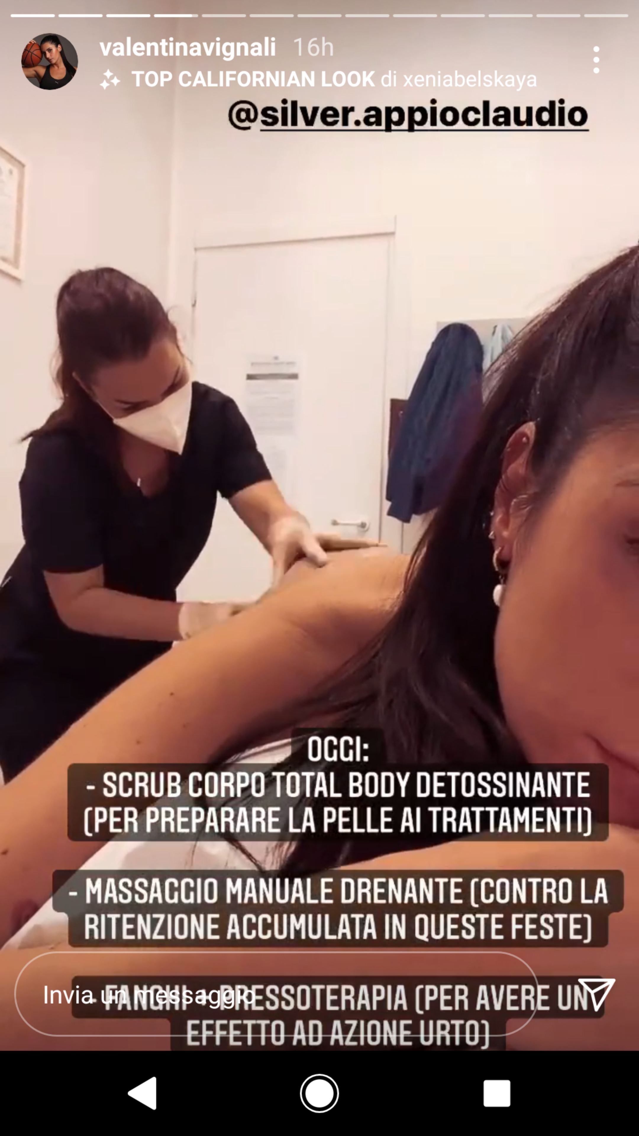 Valentina Vignali massaggio fondoschiena