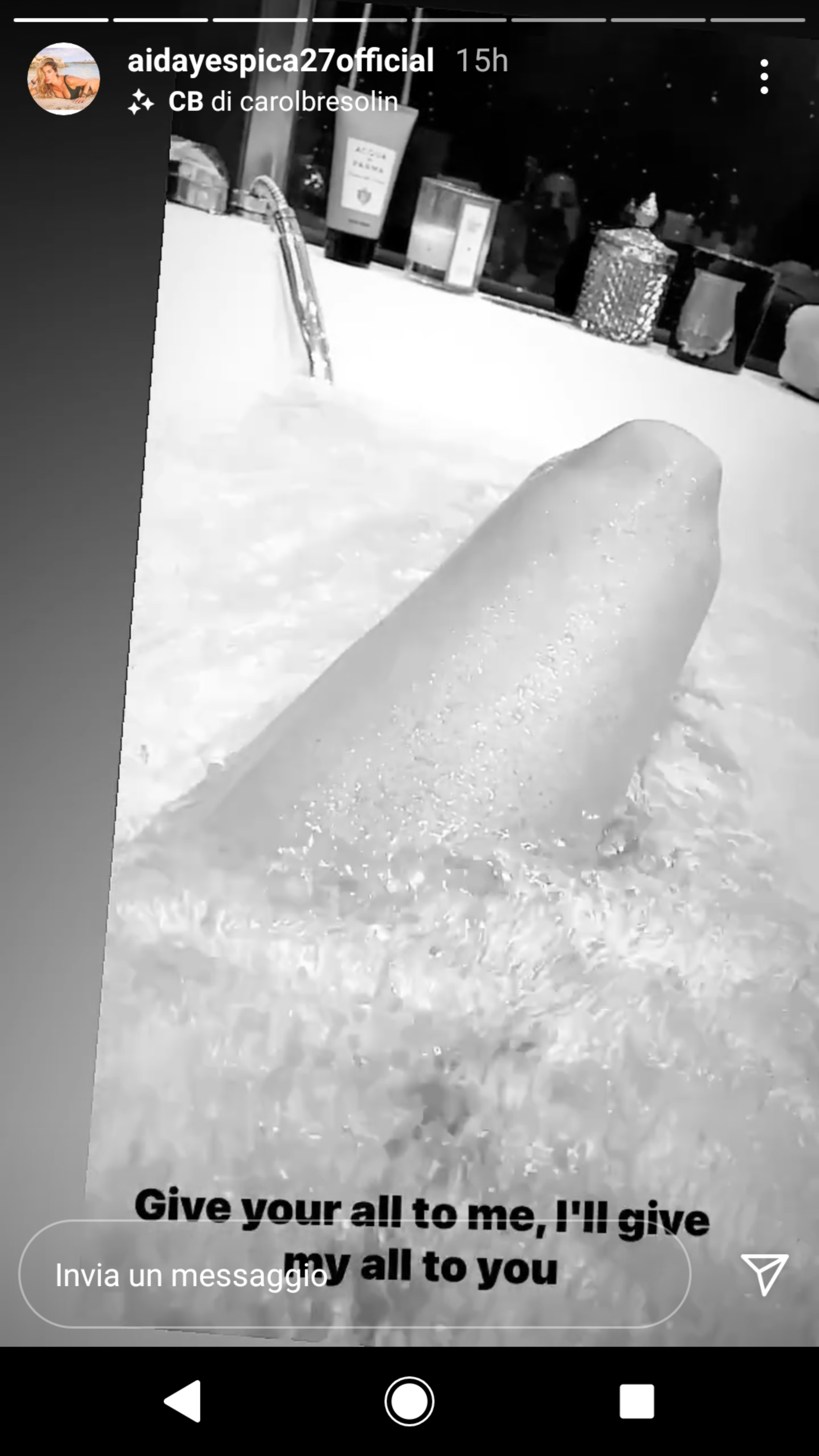Aida Yespica nuda vasca acqua bolle atomica