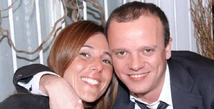 Gigi D'Alessio e l'ex moglie Carmela Barbato - screenshot