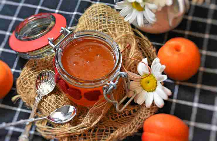 marmellata in barattolo