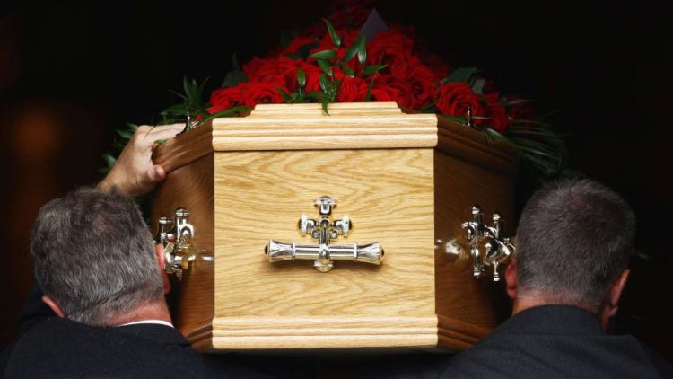 Salerno, 17enne muore di bronchite, oggi il funerale in chiesa