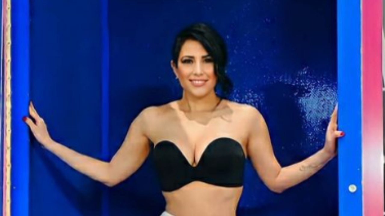 Claudia Ruggeri labito trasparente da infarto, così non si era mai vista