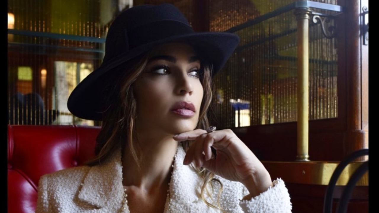 Cecilia Capriotti, la scollatura è devastante il décolleté incanta