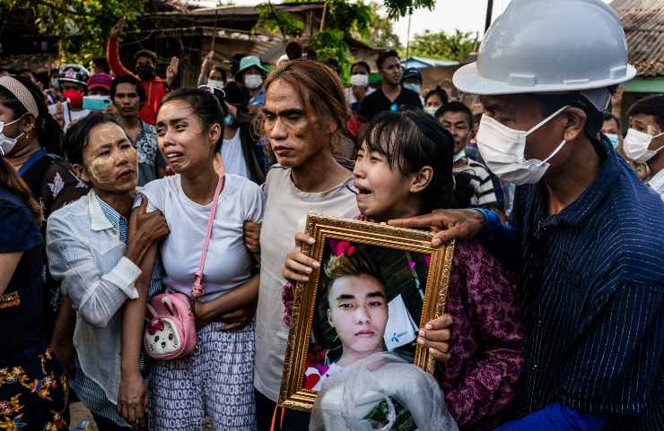 repressione di sangue birmania
