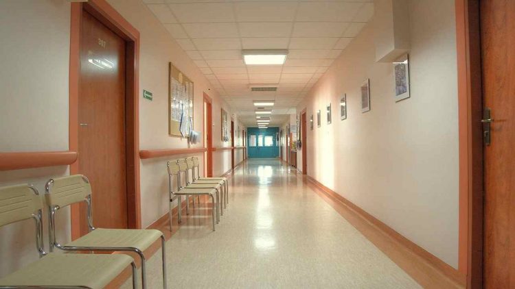 Torino positivo Covid-19 scappa ospedale suicidio