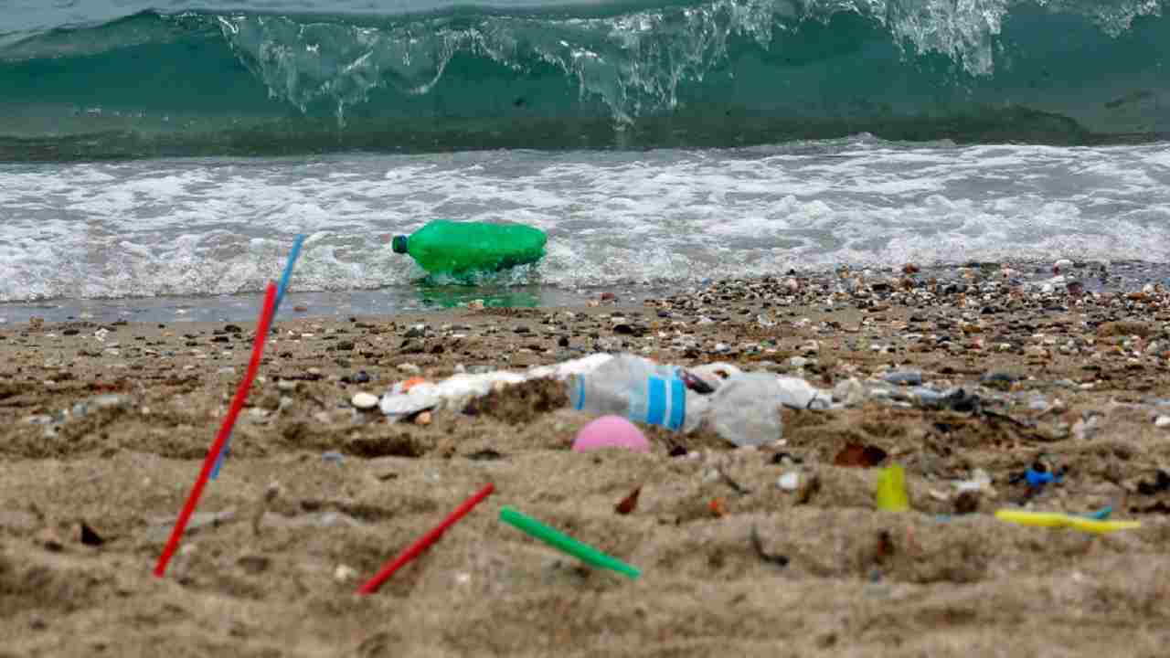 Plastica riciclata oceano inquinamento studio