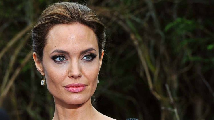 Angelina Jolie lascia regia