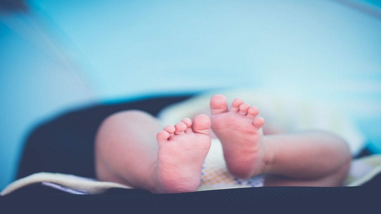 Usa neonata morta abusi arrestata coppia