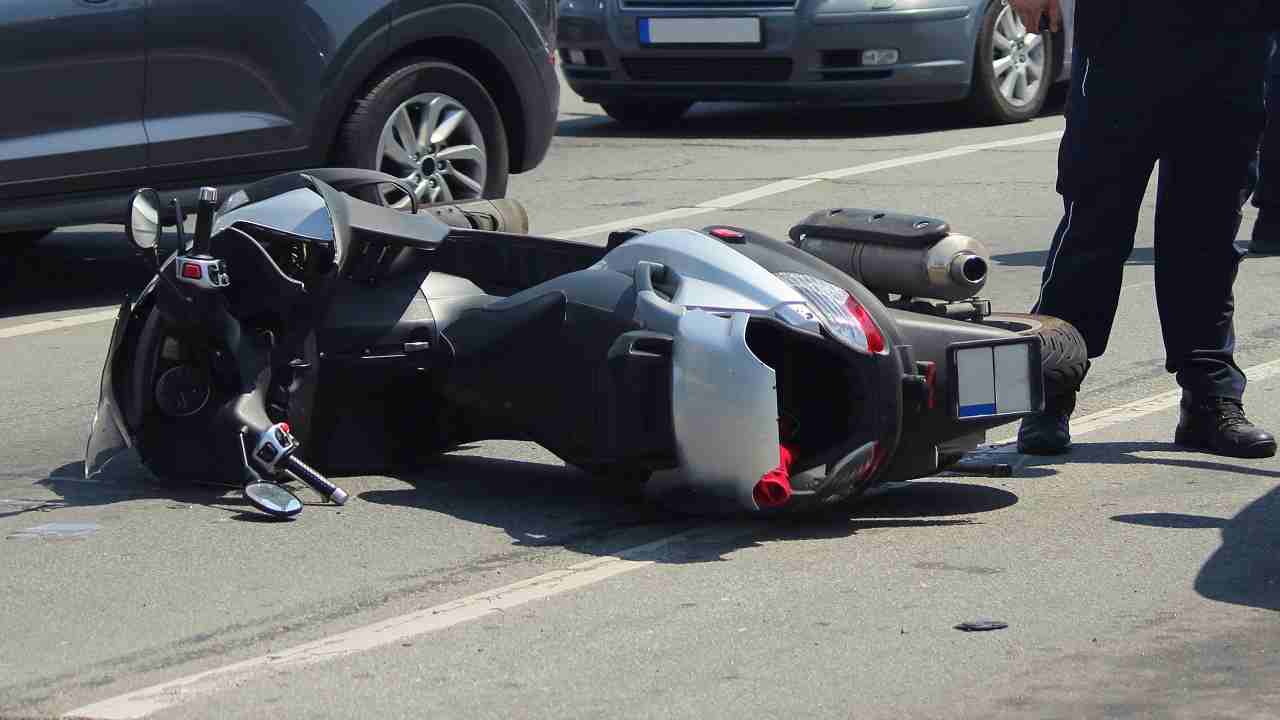 Verona incidente scooter morto ragazzo 19 anni
