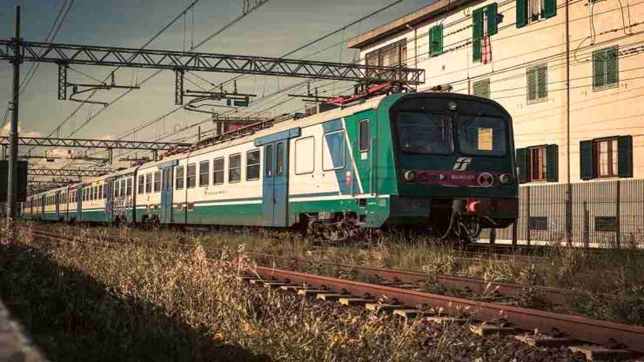 19enne Suicida Sotto Al Treno Il Biglietto D Addio Ho Un Peso Nel Cuore