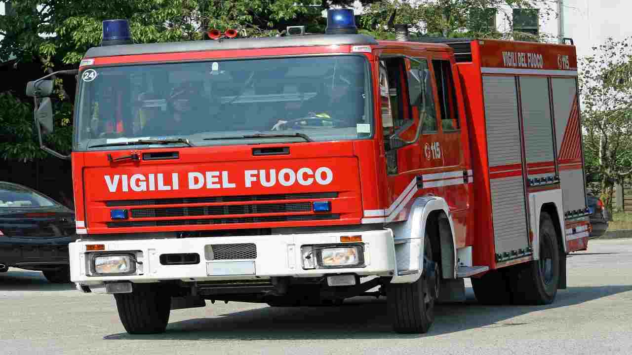 Roma incendio appartamento morta donna figlio