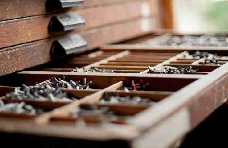 Come Togliere La Colla Dal Legno Verniciato