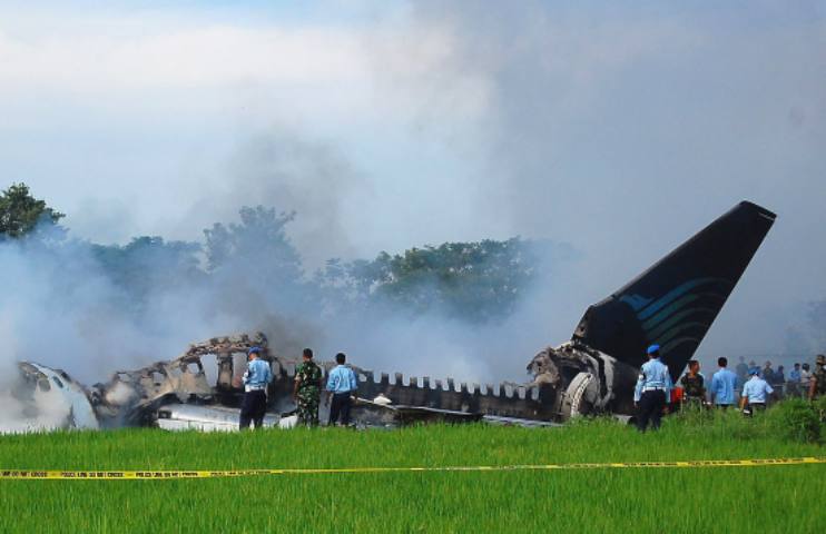 volo Garuda Indonesia 200 21 morti 112 feriti