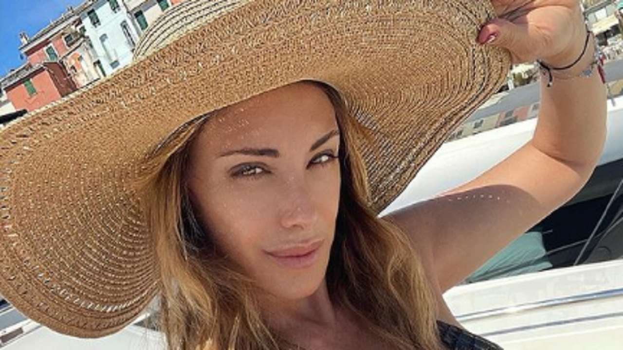 Sabrina pettinato. Смотреть видео ,,мой остров,,за июнь 2015 года с участием модели Sabrina rajtie